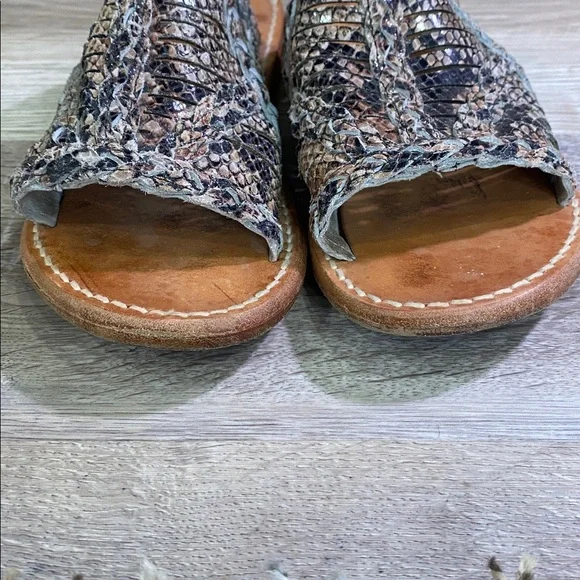 Freebird Snakeskin Pattern Willow Slide Sandals - Picture 3 of 5